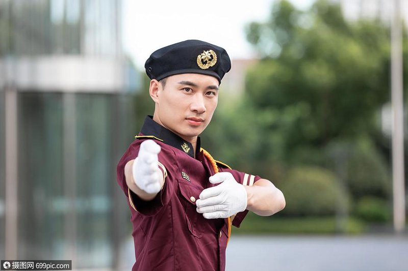 商场安保：构建安全堡垒的艺术